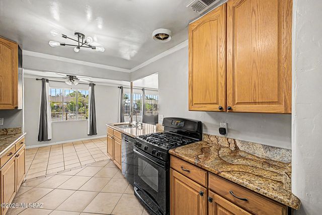725 E McMillan Drive, Tucson, AZ 85719