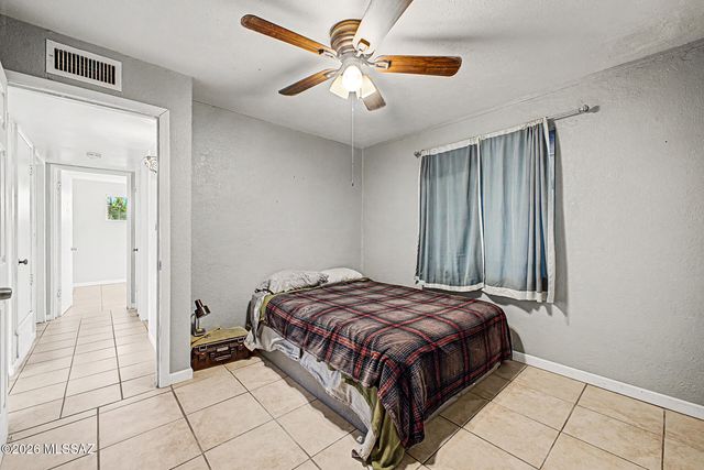 725 E McMillan Drive, Tucson, AZ 85719
