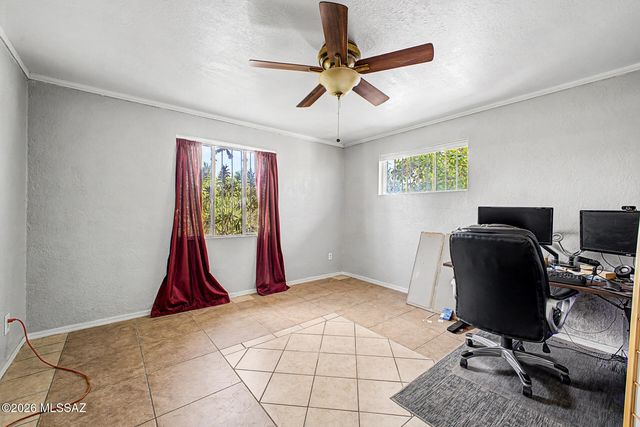 725 E McMillan Drive, Tucson, AZ 85719