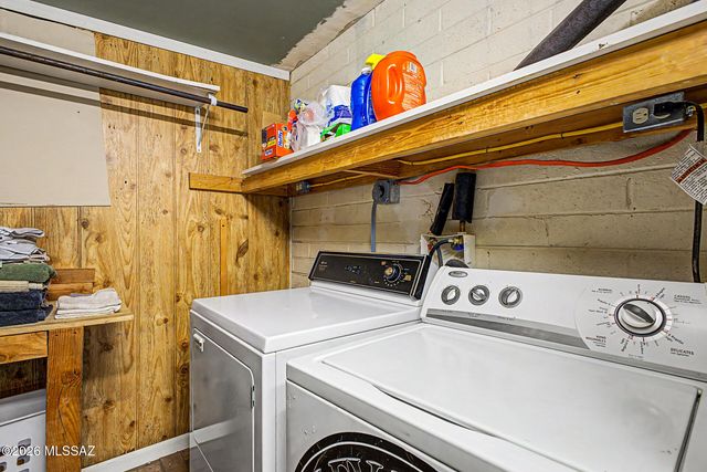 725 E McMillan Drive, Tucson, AZ 85719