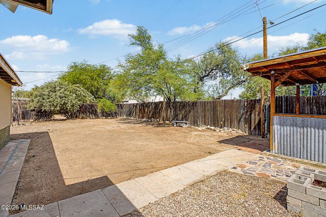 725 E McMillan Drive, Tucson, AZ 85719