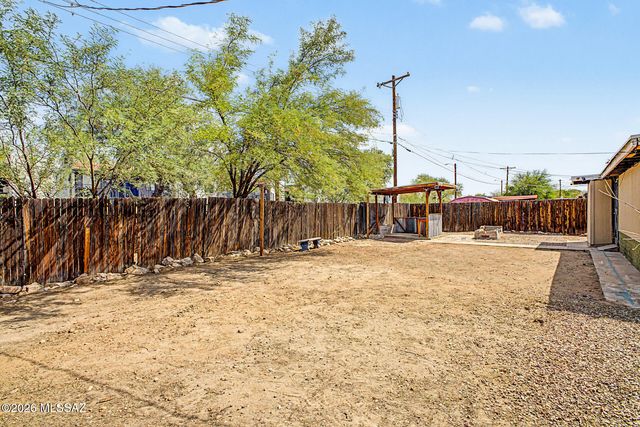 725 E McMillan Drive, Tucson, AZ 85719