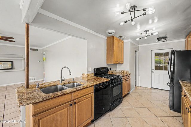 725 E McMillan Drive, Tucson, AZ 85719