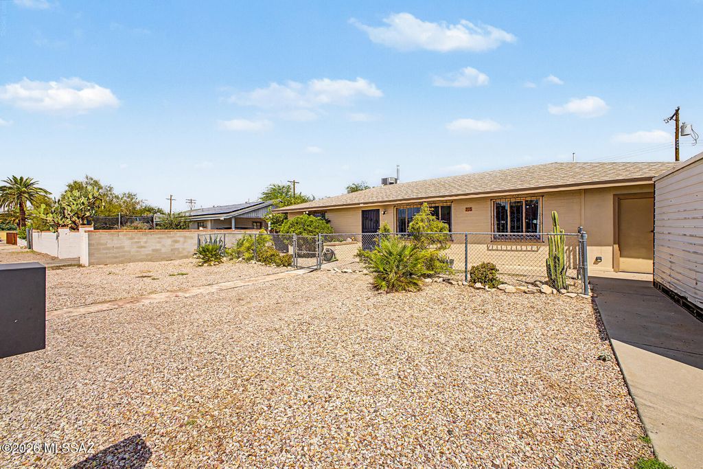 725 E McMillan Drive, Tucson, AZ 85719
