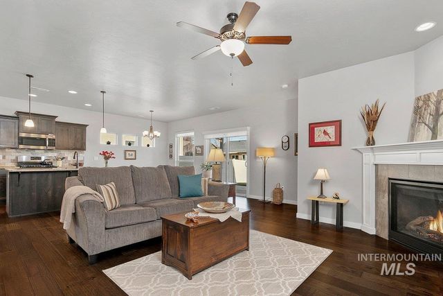 2976 NW 13th St, Meridian, ID 83646