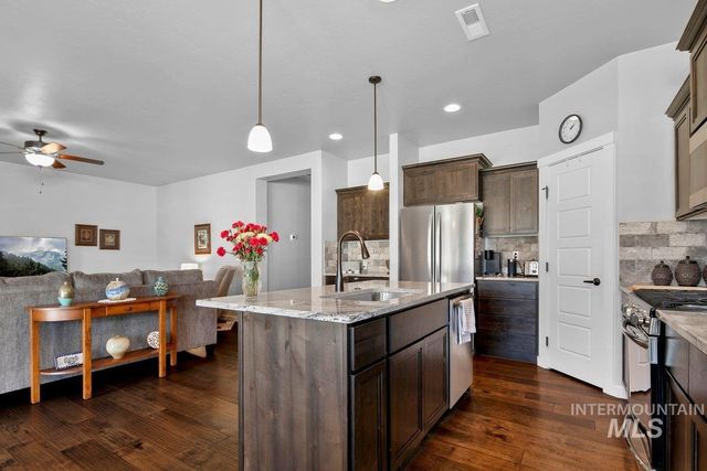 2976 NW 13th St, Meridian, ID 83646