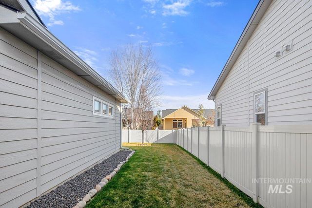 2976 NW 13th St, Meridian, ID 83646