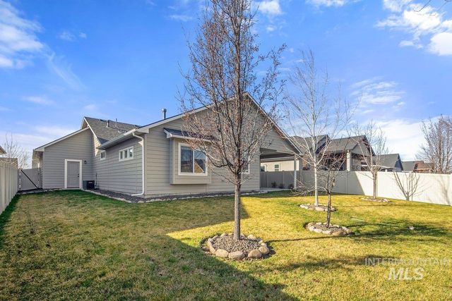 2976 NW 13th St, Meridian, ID 83646