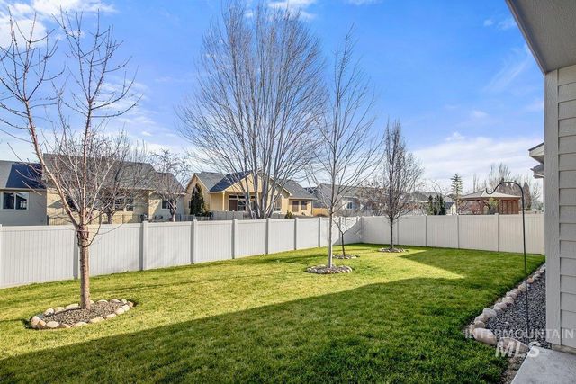 2976 NW 13th St, Meridian, ID 83646