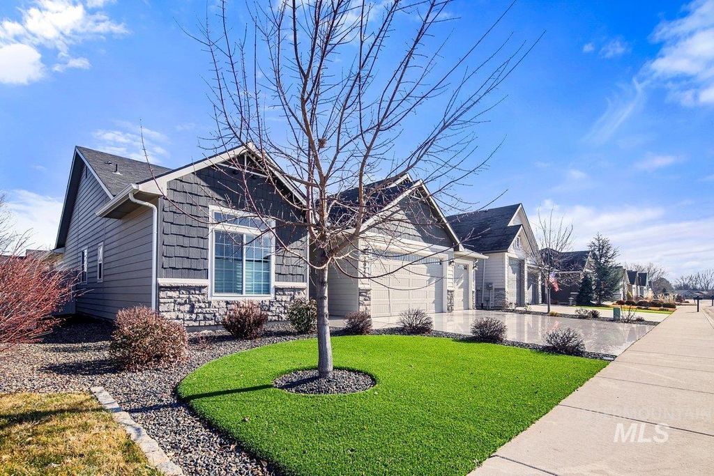 2976 NW 13th St, Meridian, ID 83646