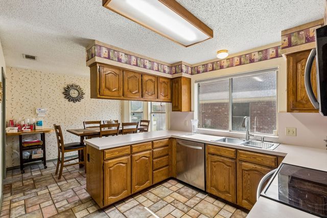 903 Wyndham Place, Arlington, TX 76017