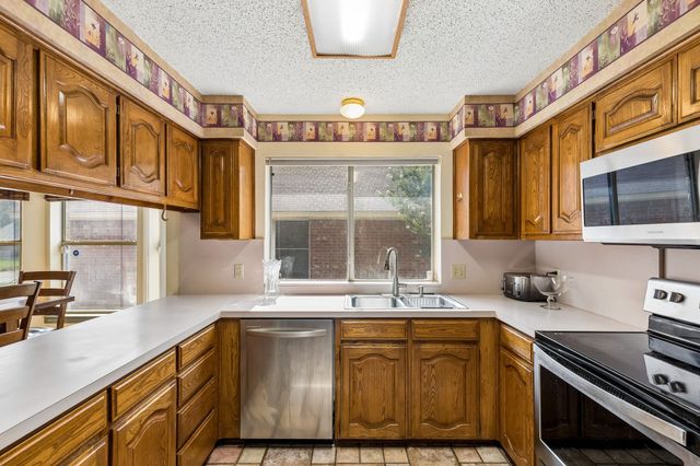 903 Wyndham Place, Arlington, TX 76017