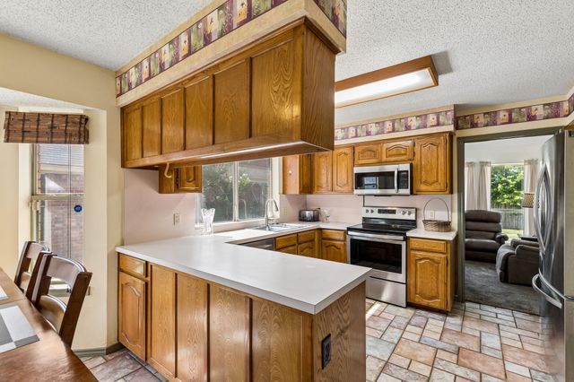 903 Wyndham Place, Arlington, TX 76017