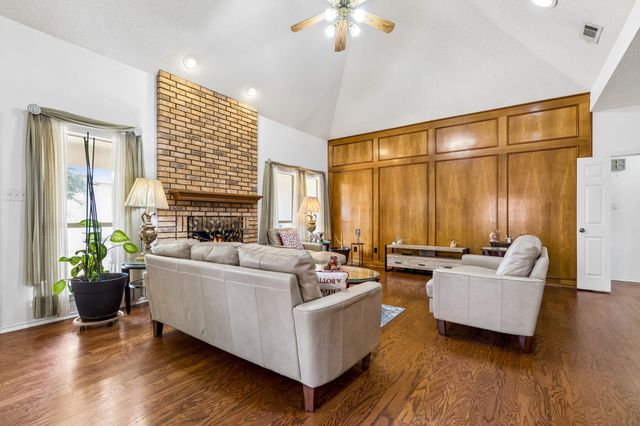 903 Wyndham Place, Arlington, TX 76017