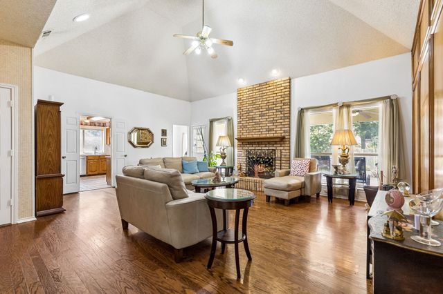 903 Wyndham Place, Arlington, TX 76017