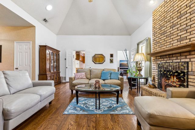 903 Wyndham Place, Arlington, TX 76017
