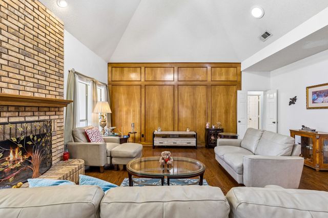 903 Wyndham Place, Arlington, TX 76017