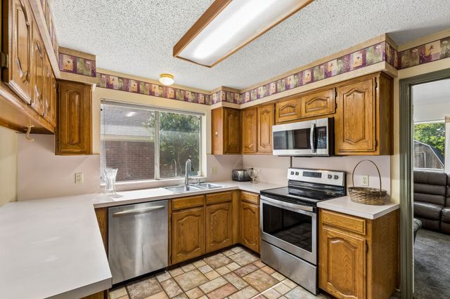 903 Wyndham Place, Arlington, TX 76017
