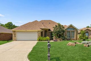 903 Wyndham Place, Arlington, TX 76017
