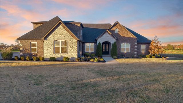 1678 Arbor Acres Avenue, Tontitown, AR 72762
