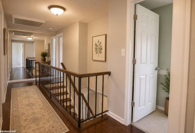 1083 Shallowdale Drive, Troy, MI 48085