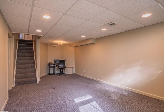 1083 Shallowdale Drive, Troy, MI 48085