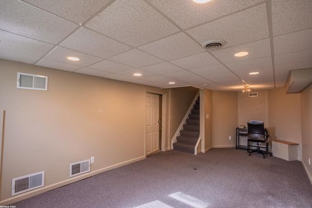 1083 Shallowdale Drive, Troy, MI 48085