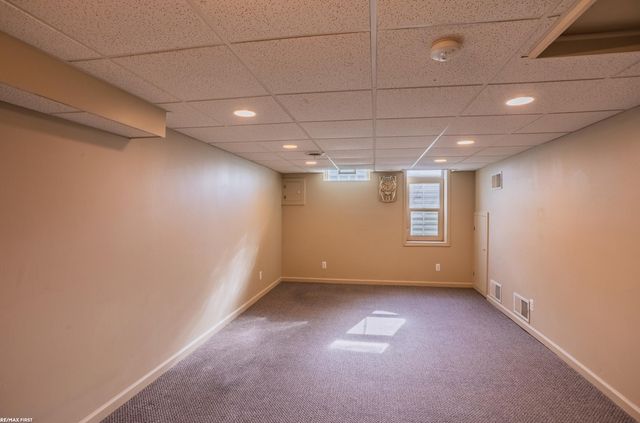 1083 Shallowdale Drive, Troy, MI 48085