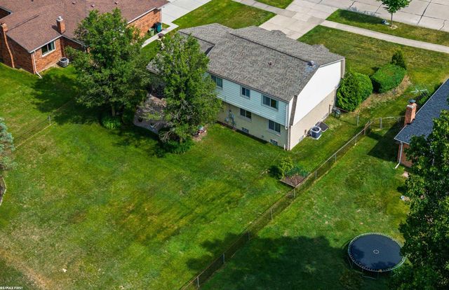 1083 Shallowdale Drive, Troy, MI 48085