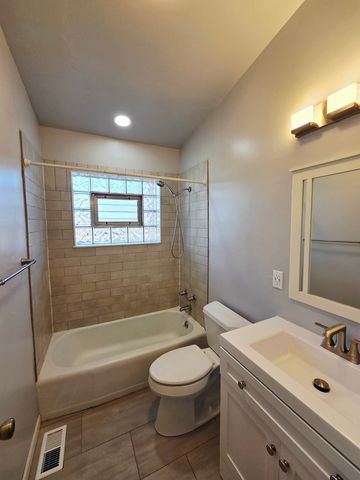 828 Lavergne Avenue, Wilmette, IL 60091