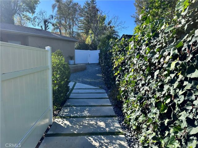 5371 Topeka Drive, Tarzana, CA 91356