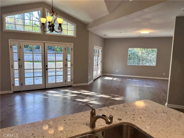 5371 Topeka Drive, Tarzana, CA 91356