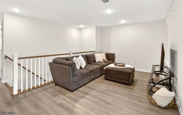 225 Myrtle Rd, Warren Twp., NJ 07059