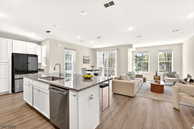 225 Myrtle Rd, Warren Twp., NJ 07059