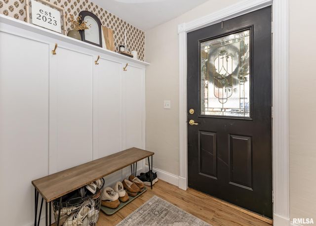 611 E MAIN Street, Geneseo, IL 61254