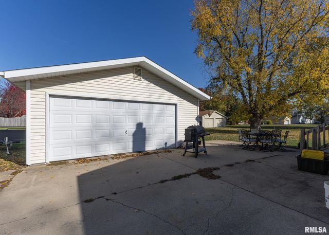 611 E MAIN Street, Geneseo, IL 61254