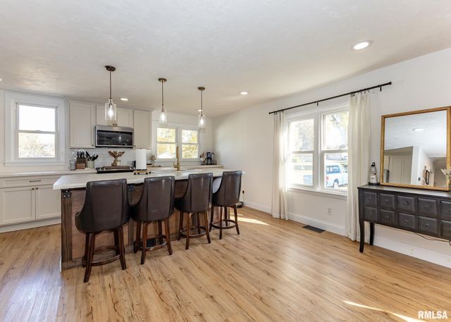 611 E MAIN Street, Geneseo, IL 61254