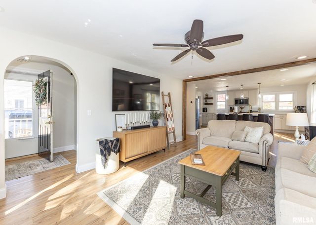 611 E MAIN Street, Geneseo, IL 61254