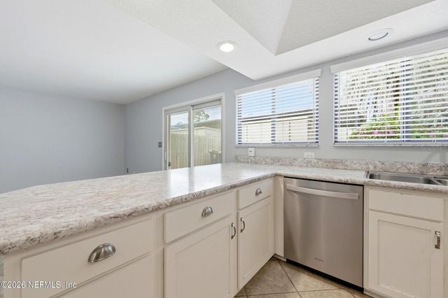8153 SUTTON PLACE N, Jacksonville, FL 32217