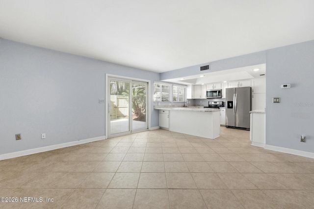 8153 SUTTON PLACE N, Jacksonville, FL 32217