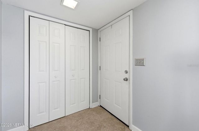 8153 SUTTON PLACE N, Jacksonville, FL 32217