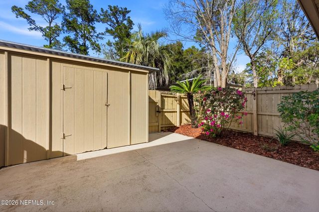 8153 SUTTON PLACE N, Jacksonville, FL 32217