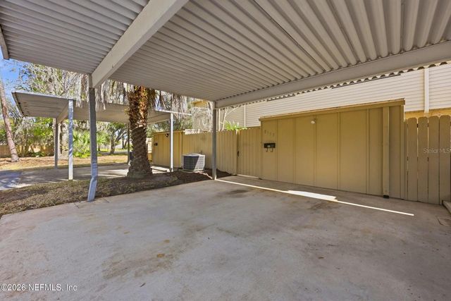 8153 SUTTON PLACE N, Jacksonville, FL 32217