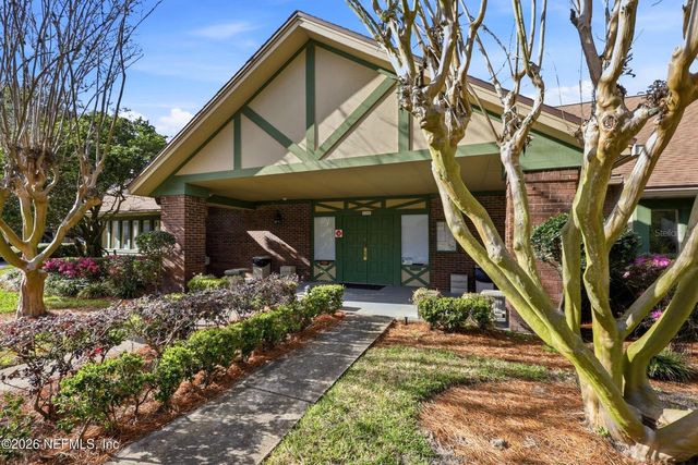 8153 SUTTON PLACE N, Jacksonville, FL 32217