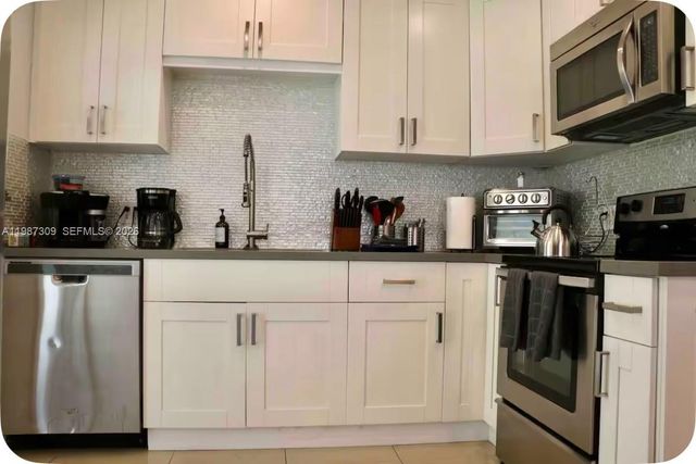 601 NW 116th St, Miami, FL 33168