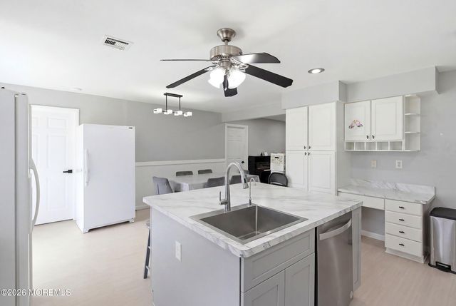 20 Western Drive, Howell, NJ 07731