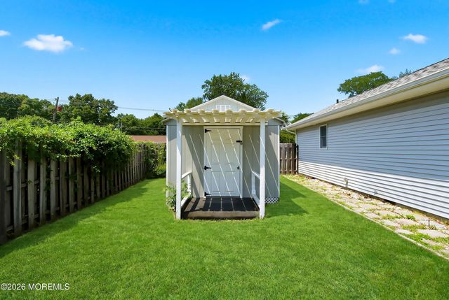 20 Western Drive, Howell, NJ 07731
