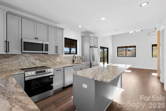 114 Phivo Drive, Balsam Grove, NC 28708