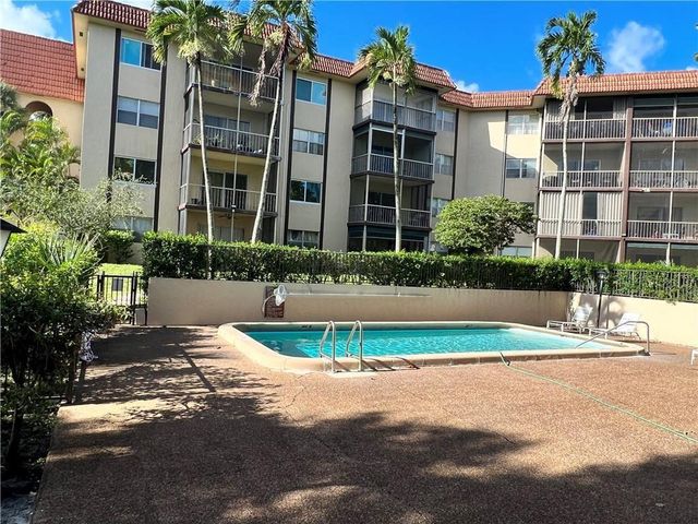 6300 S Falls Circle Drive 412, Lauderhill, FL 33319