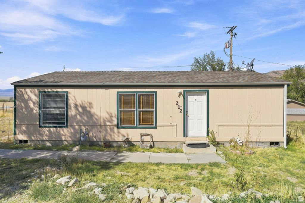 212 S GRANT AVE, Stockton, UT 84071 — photo 2